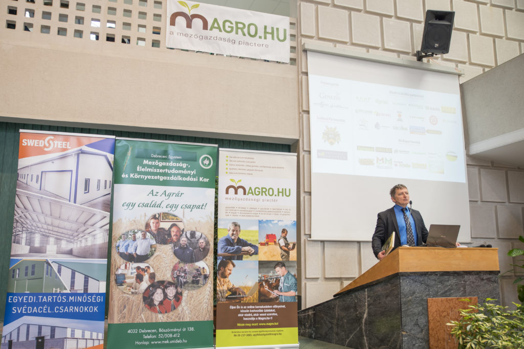Dr. Komlósi István, a Debreceni Egyetem Mezőgazdaság-, Élelmiszertudományi és Környezetgazdálkodási Karának dékánja büszke volt, hogy a rendezvény az agrároktatás fellegvárában kapott helyet