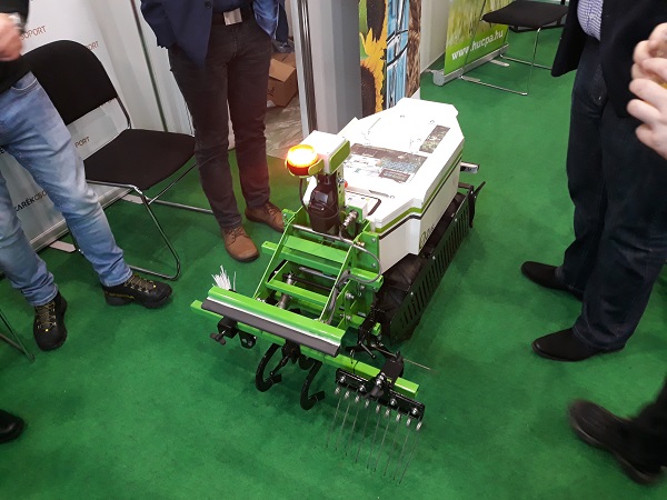 Brutális lesz a mezőgazdasági robotok piaca néhány év múlva - képünkön a Magyarországon is kapható a sorközművelő robot