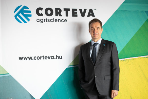 Rikk István, a Corteva Magyarország marketing vezetője a fiatalok mezőgazdaságról alkotott véleményét vizsgáló kutatás eredményeit is ismertette