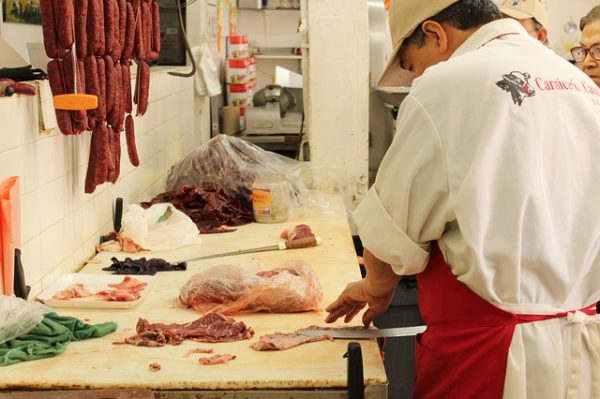 Érdemes odafigyelni a húsválasztás szempontjaira az üzletekben