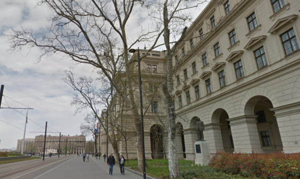 Az Agrárminisztérium épülete Budapesten, a Kossuth Lajos téren - Fotó: Google Maps