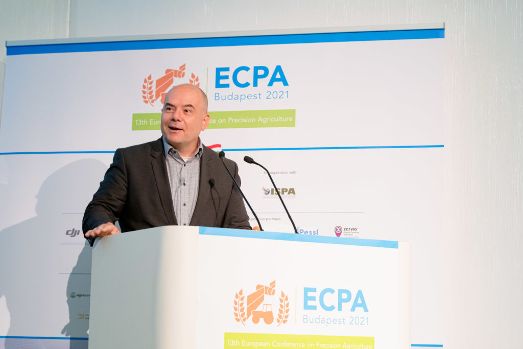 Gál András Levente, a Nemzet Adatvagyon Ügynökség vezetője az Európai Precíziós Gazdálkodási Konferencián Budapesten - Fotó: MPGE