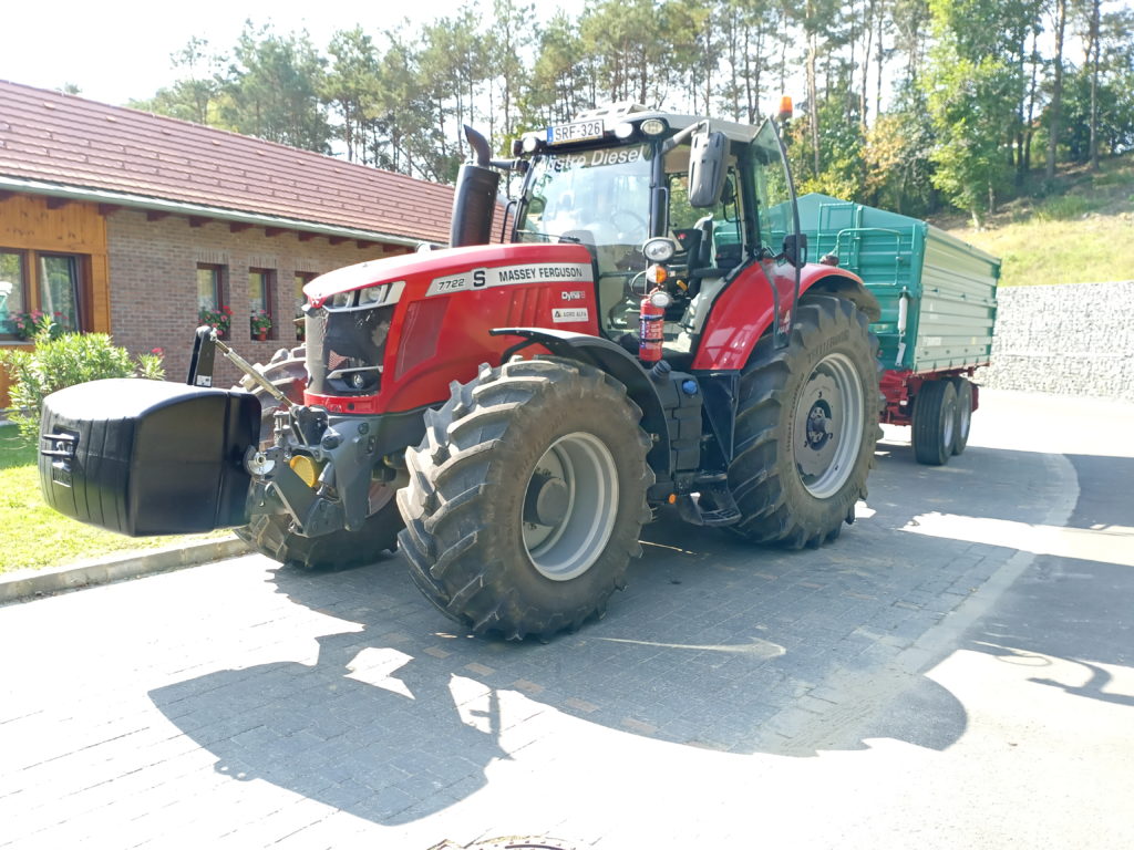 Ez a Massey Ferguson traktor is a projekt részeként érkezett az Őrségi Nemzeti Park Igazgatósághoz
