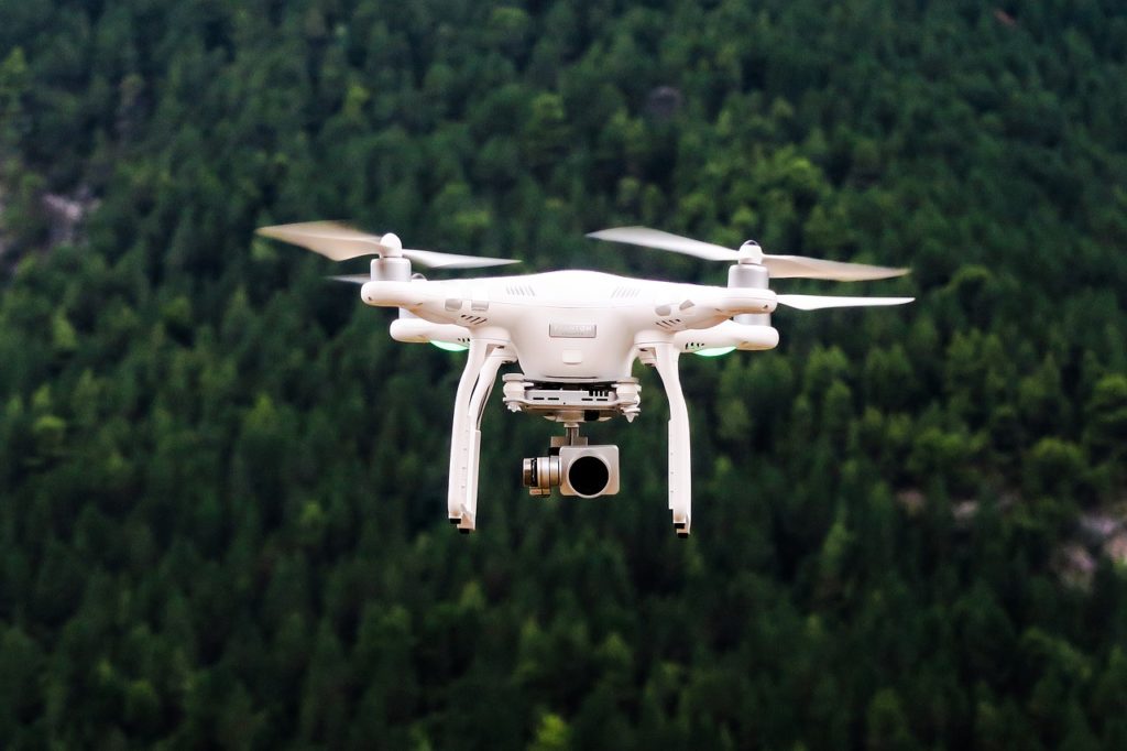 Az ültetvények állapotfelmérése leggyakrabban drónok segítségével történik, hiszen azok akár hagyományos RGB-, de multi- vagy hiperspektrális kamerát is szállíthatnak