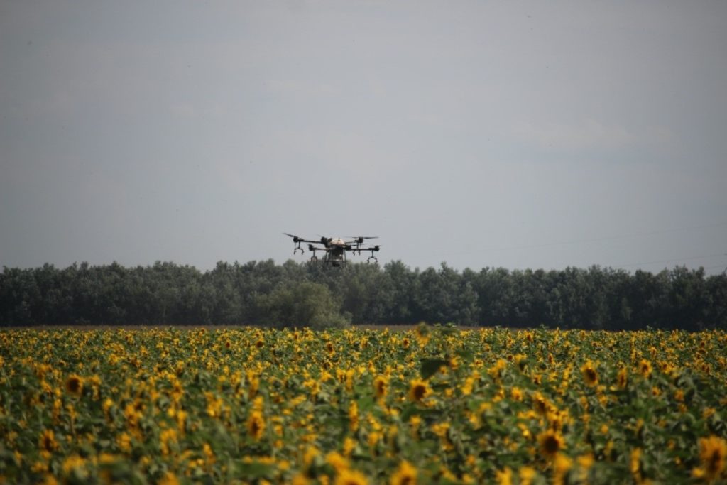 A drónos permetezés és növénytáplálás hazai tapasztalatairól írt két gyakorló szakember - Fotó: Kovács László