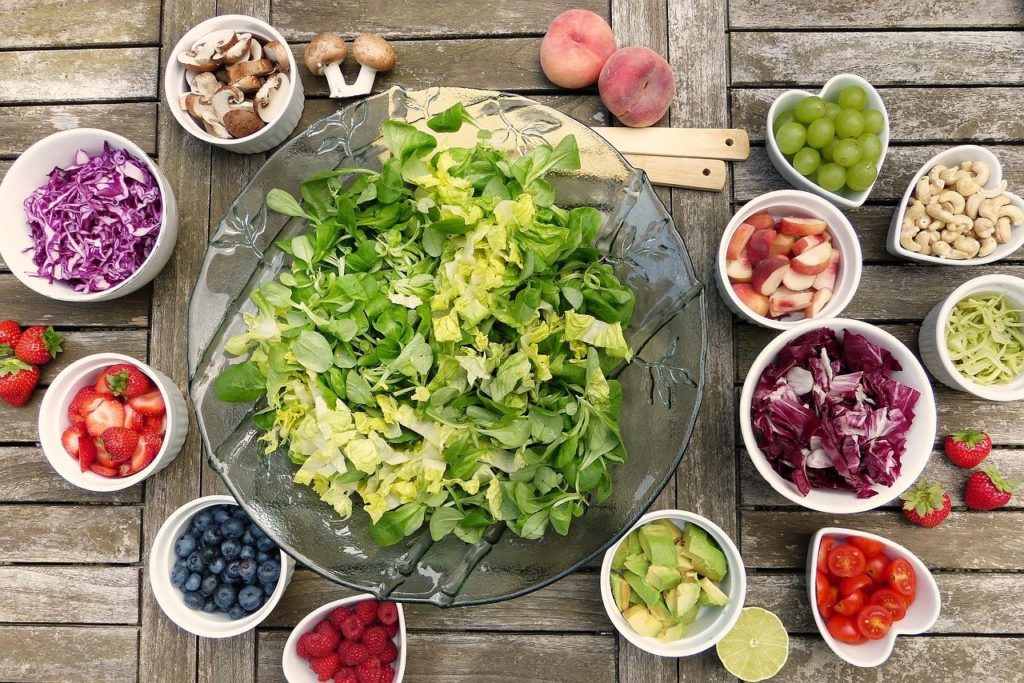A WHO ajánlása napi 400 gramm (zöldség és gyümölcs összesen), a hágai egészségügyi központ pedig 250 gramm zöldséget és 200 gramm gyümölcsöt javasol