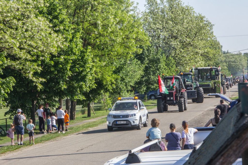 Közel 180 traktoros mutatta meg magát a Bács-Kiskun megyei településen