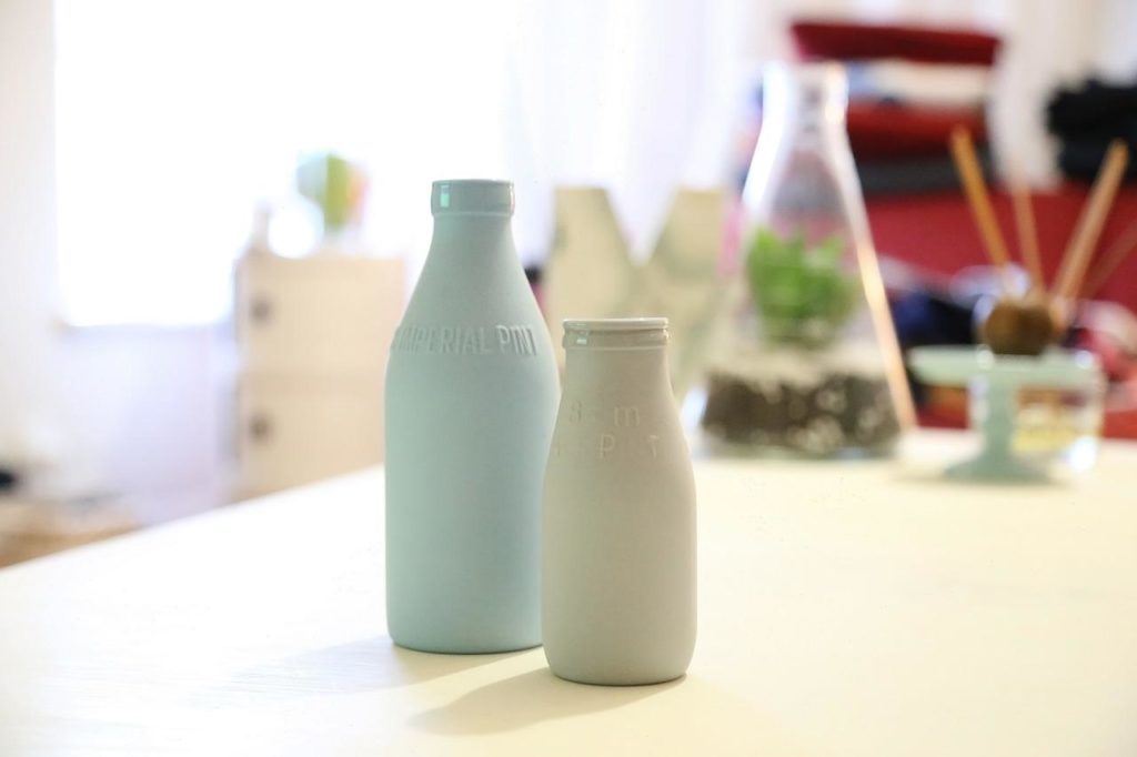 Kapható tej dobozban, üvegben és műanyag palackban, miközben mára már egyre ritkábban találunk a boltok polcain zacskós tejet