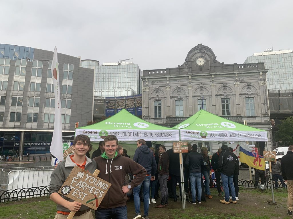Holland és belga fiatal gazdák tüntettek Brüsszelben, mert szerintük a mezőgazdaságtól túlzott környezetvédelmi feltételek teljesítését várja el az Európai Unió - Fotó: NAJK