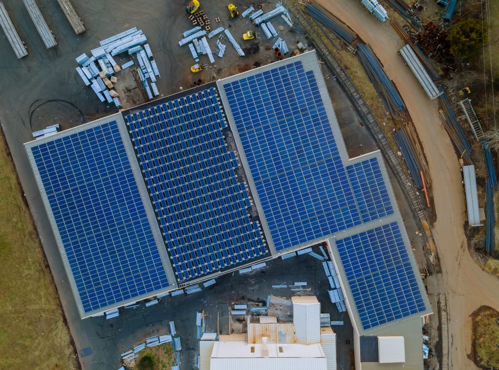 Továbbra is megéri napelemes erőmű-rendszert telepíteni a hazai cégeknek: néhány év eltelte után megtérülhet - Fotó: KRQ