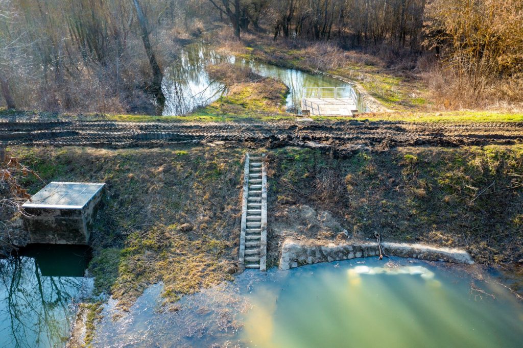 Több helyszínen is indokolttá vált az övzátonyok rendezése, így a Tisza bal partján, a kiskörei vasúti híd feletti szakaszon, a Tisza jobb partján, a Kanyari szakaszon, továbbá a Tisza bal partján, a nagykörűi kompátjáró alatti és feletti szakaszokon