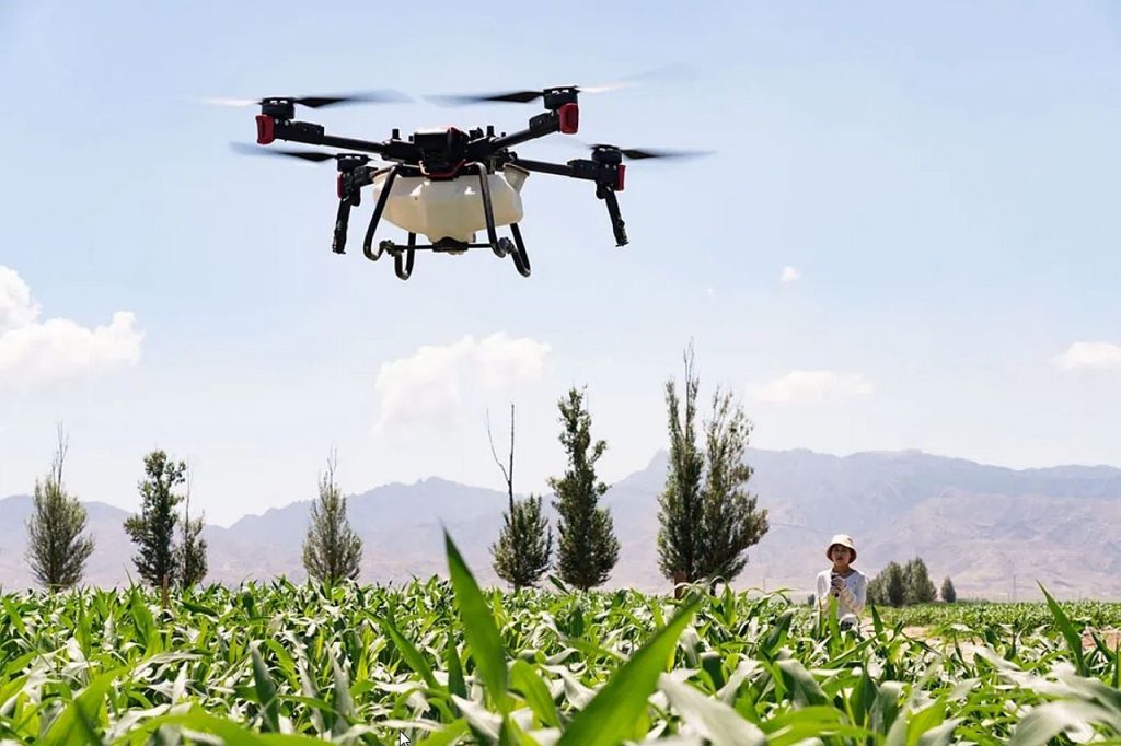 Ezek a teljesen autonóm mezőgazdasági drónok segíteni fogják a gazdákat a gyorsabb és pontosabb munkavégzésben, különösen a nagy ültetvényeken a hatékony szórással és permetezéssel