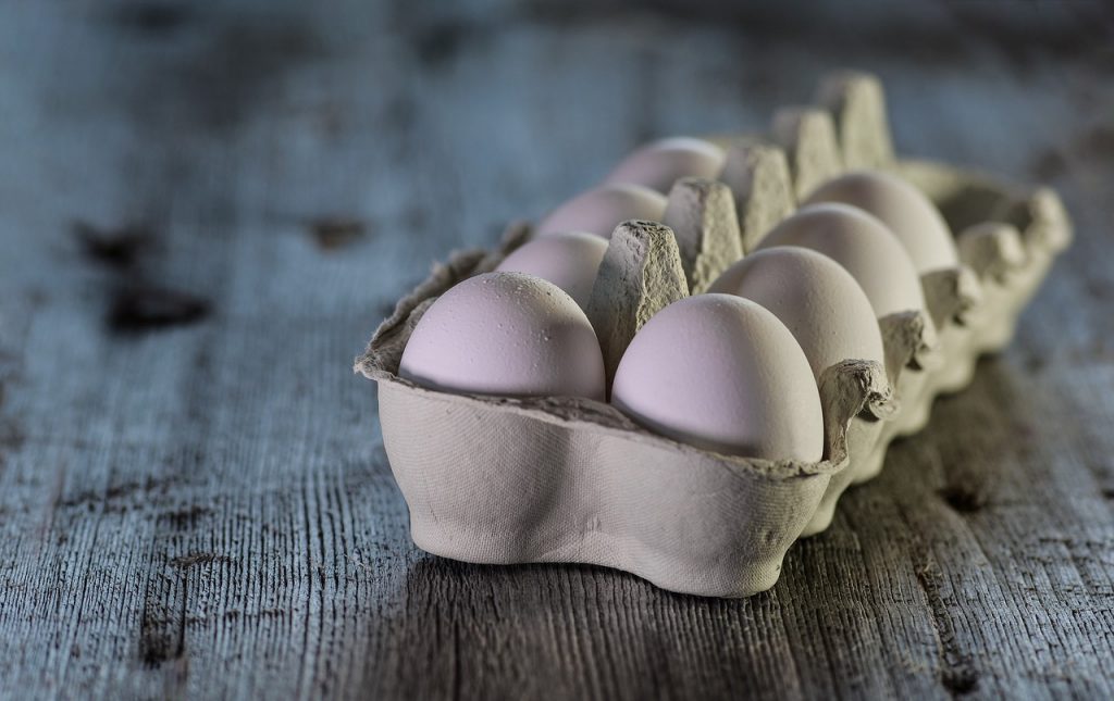 A tojás, illetve más koleszterinben gazdag étel fogyasztása kevéssé befolyásolja az egyén koleszterinszintjét, és nem jelent szív- érrendszeri kockázatot sem, persze ehhez egészséges zsíranyagcsere szükséges
