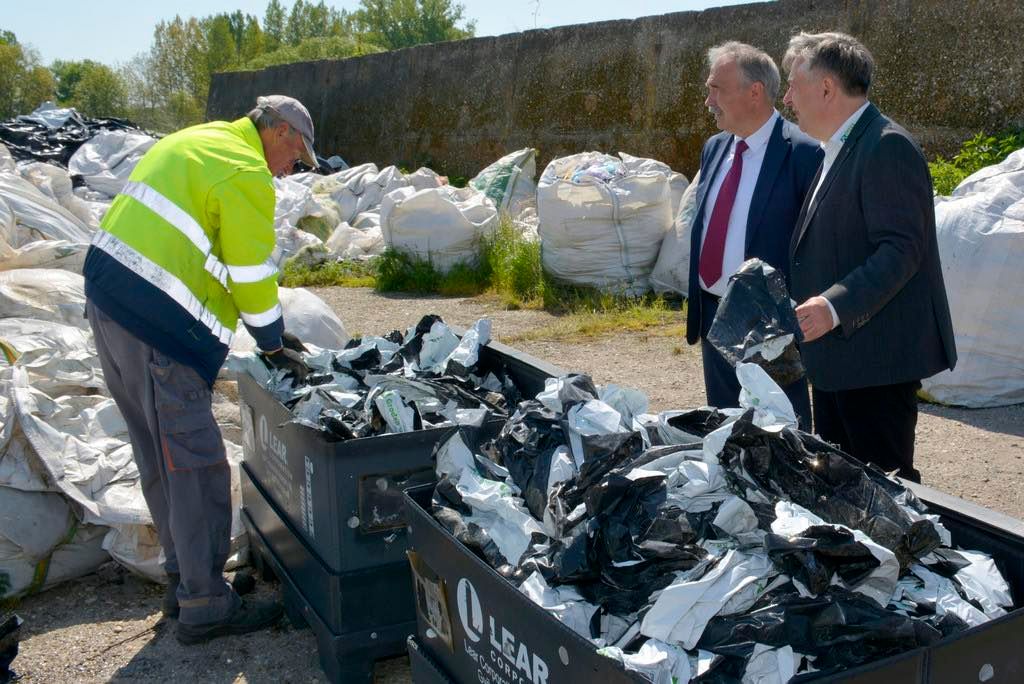 Dél-Magyarországon és a Kisalföldön száz gyűjtőpontot alakítottak ki, ahová a mezőgazdasági hulladékot várják - Fotó: AM, Bánhegyi István