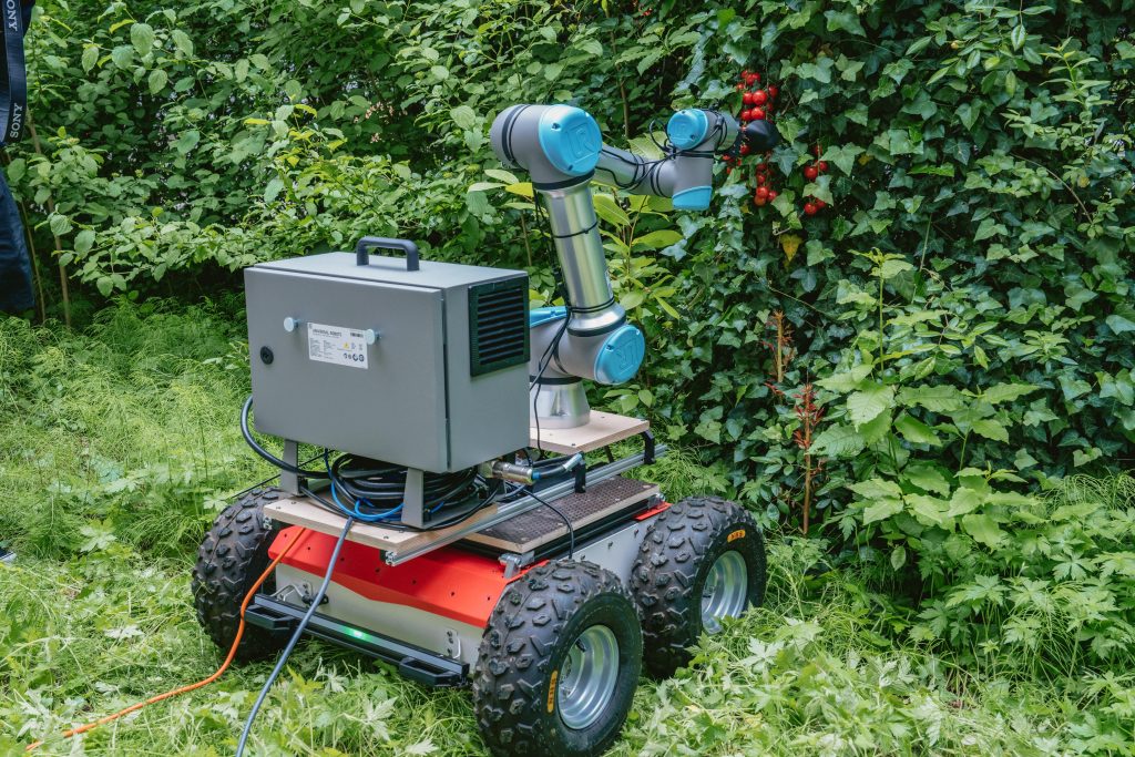 Egy hatékony paradicsomszedő robot tervezésére kérték fel a ChatGPT mesterséges intelligencia programot, jó eredményt hozott a kísérlet - Fotó: © 2023 Adrien Buttier / EPFL
