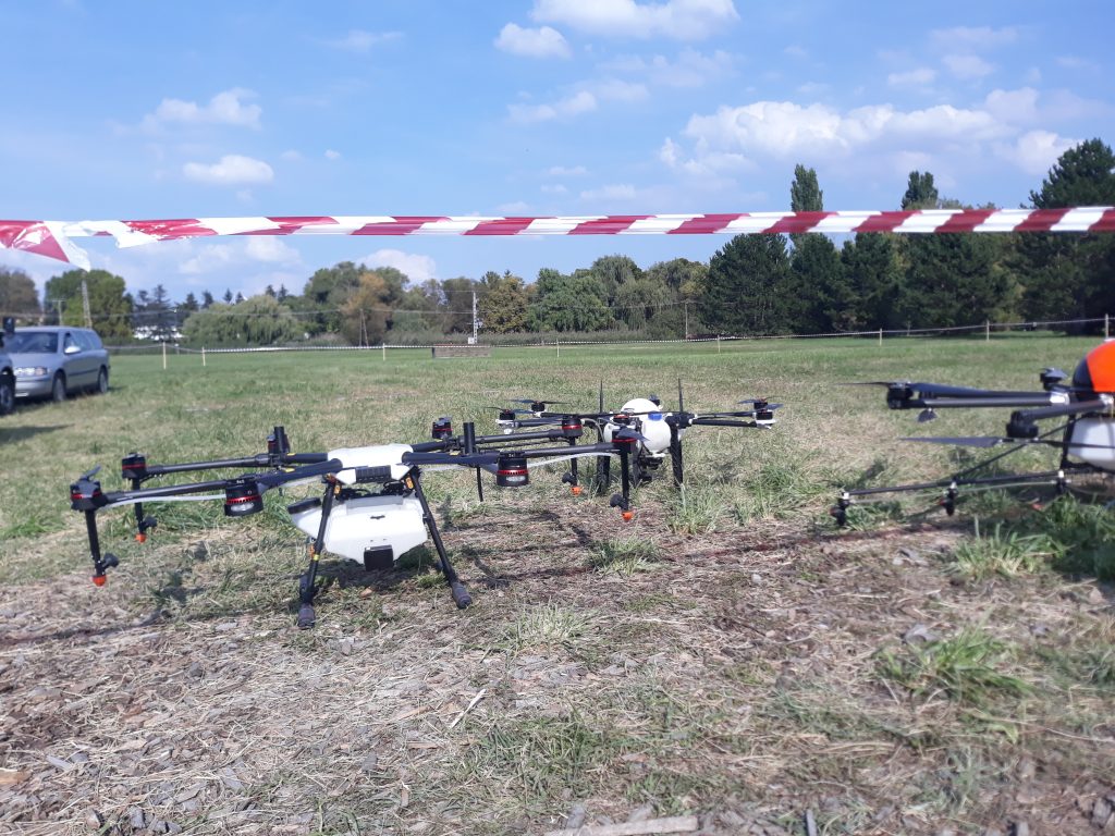 Mostanra a jogszerű drónos növényvédelemhez kapcsolódó személyi feltételek immár teljeskörűen teljesíthetők - Fotó: Magro.hu, CSZS, Bábolna