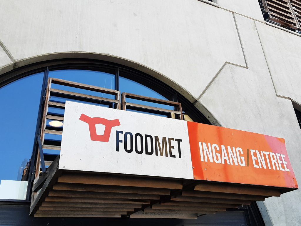A Foodmet piac és fenntartható gazdaság bejárata Brüsszelben - Fotó: FB