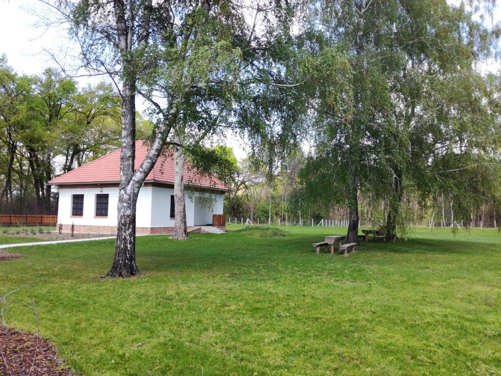 A Mánteleki turistaház és erdei iskola is a Budapesti Erdőgazdaság Zrt. kezelésében van