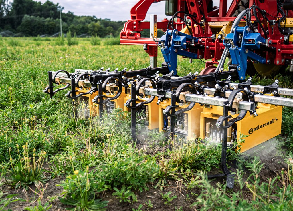 A Continental az új Weed Control System nevű rendszerével hoz innovációt a mezőgazdaságba. Ez a fenntartható megoldás organikusan, nagy pontossággal észleli és irtja a gyomokat