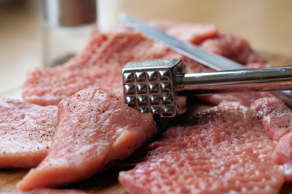 Számos kérdést vet fel, hogy a jelenlegi húsfogyasztás több szempontból fenntarthatatlan, ezért egyre több vegetáriánus és vegán húshelyettesítő termékkel találkozni a bolti polcokon