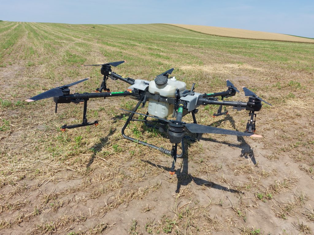 A Nébih a 2023-as évben is folytatta a drónos növényvédelmi tevékenységet reklámozó magánszemélyek és vállalkozások támogató jellegű, helyszíni ellenőrzését - Fotó: Magro.hu, CSZS, Fejér vármegye, illusztráció