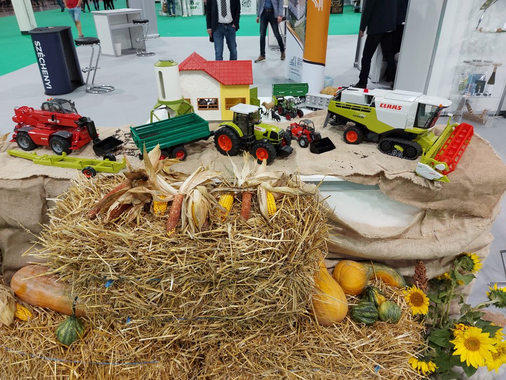 A gazdálkodóknak szembesülniük kell azzal, hogy az üzleti-jövedelmezőségi szempontok mellett egyre nagyobb teret nyernek a fenntarthatósági, környezetvédelmi, állatjóléti és korszerű táplálkozási elvárások az élelmiszerláncban - Fotó: Magro.hu, CSZS, Budapest