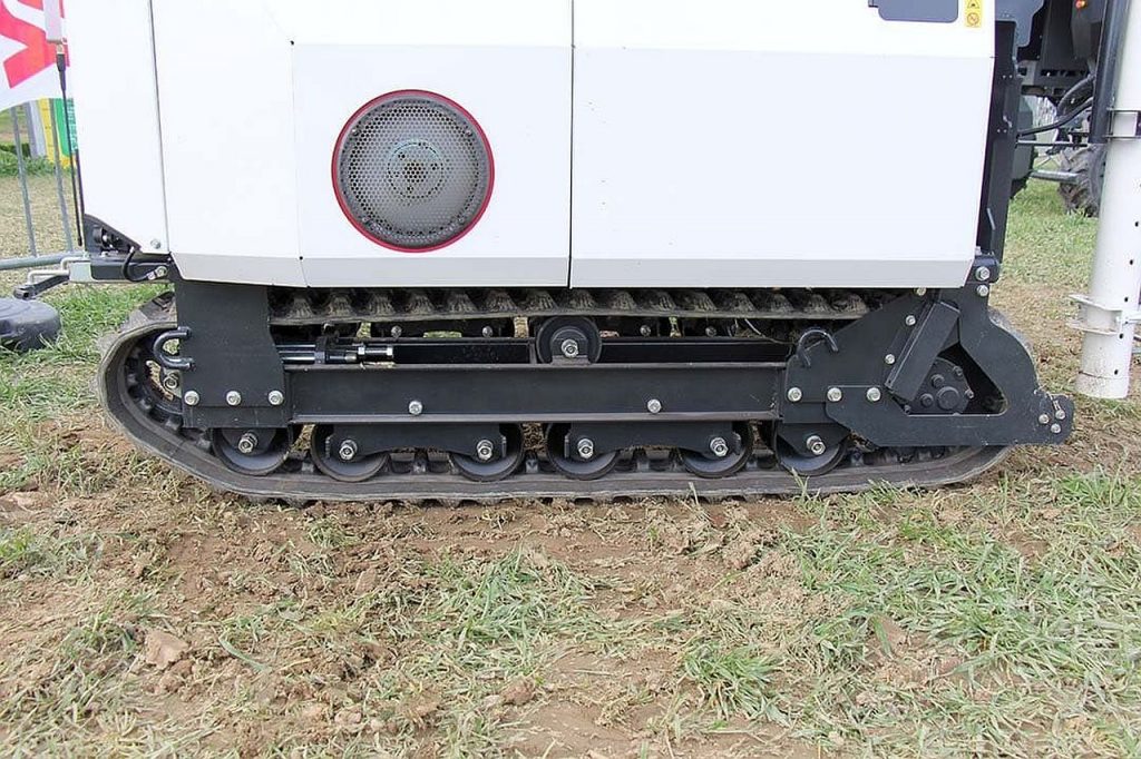A mezei robot az RTK-gps, a LiDAR és az elülső két oldalán található szonár érzékelő segítségével navigál a szőlőben