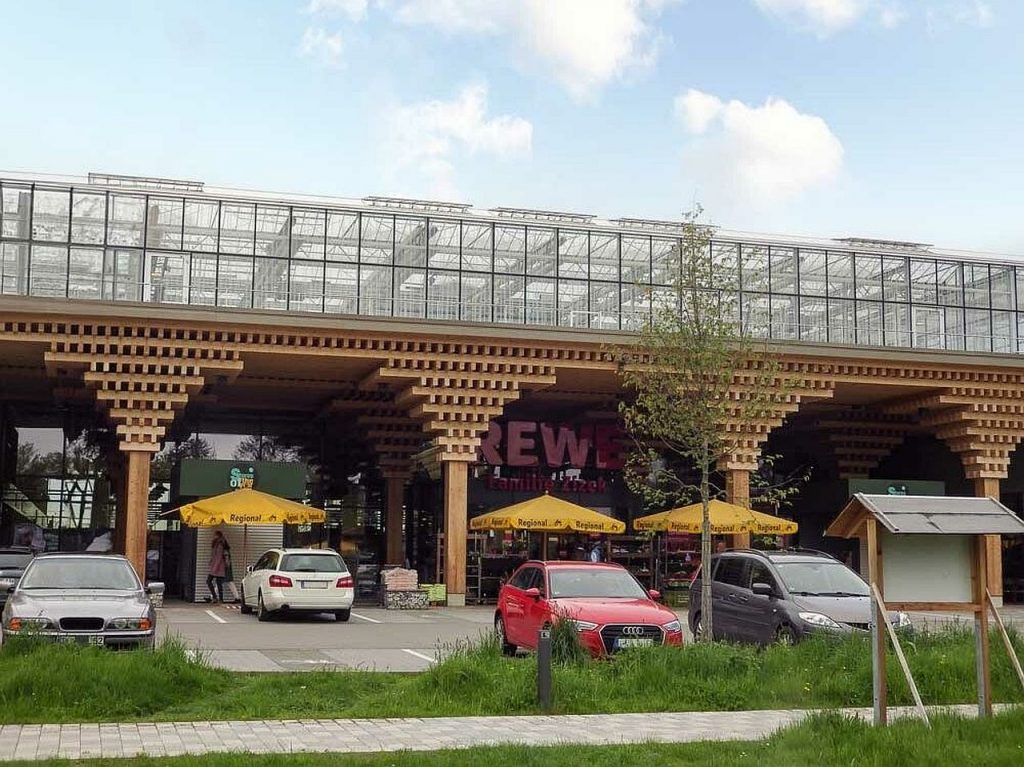  A bazsalikomot és halat termelő tetőtér után a Rewe Future Market körüli, nagy mennyiségű fából kialakított zöldterületekkel és rovarterületekkel természetes élőhelyeket kívánnak létrehozni a városban. 