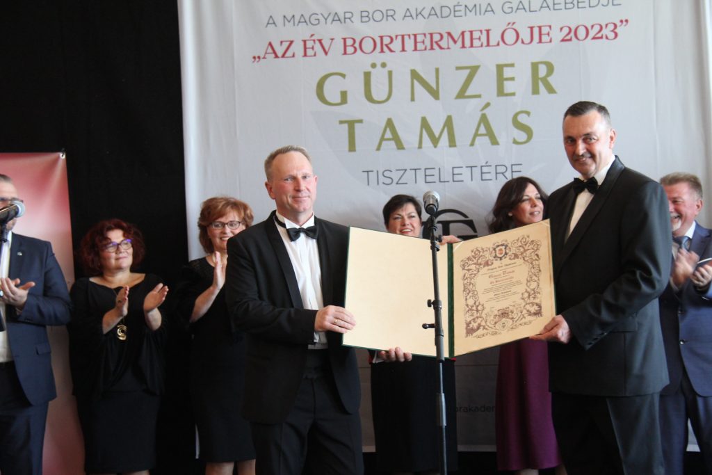 Günzer Tamás harmadik alkalommal került a jelöltek közé és 24 év után nyerte el ismét egy villányi borász a díjat